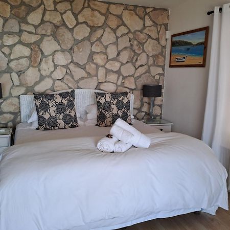 Kleinzee Oceanfront Guesthouse Гансбай Экстерьер фото