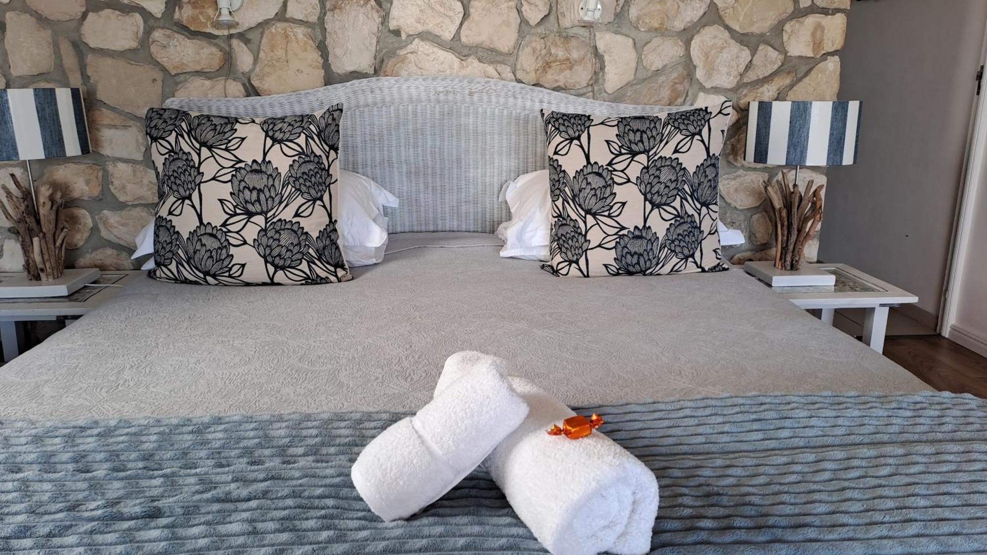 Kleinzee Oceanfront Guesthouse Гансбай Экстерьер фото